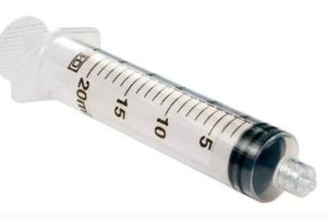 מזרק BD Plastipak 20 מ"ל עם חיבור 120 X Luer-Lok